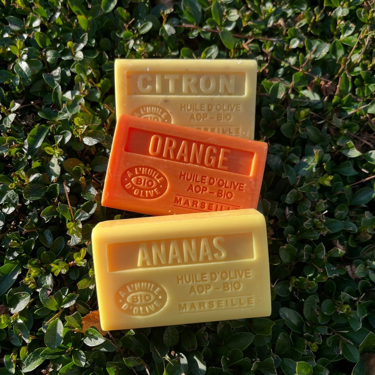 Set van 3 zepen - Ananas, Sinaasappel en Citroen - Savon de Marseille - Soap Bars - Natuurlijke olijfolie zeep - Franse zeep - 3 x 125 gram
