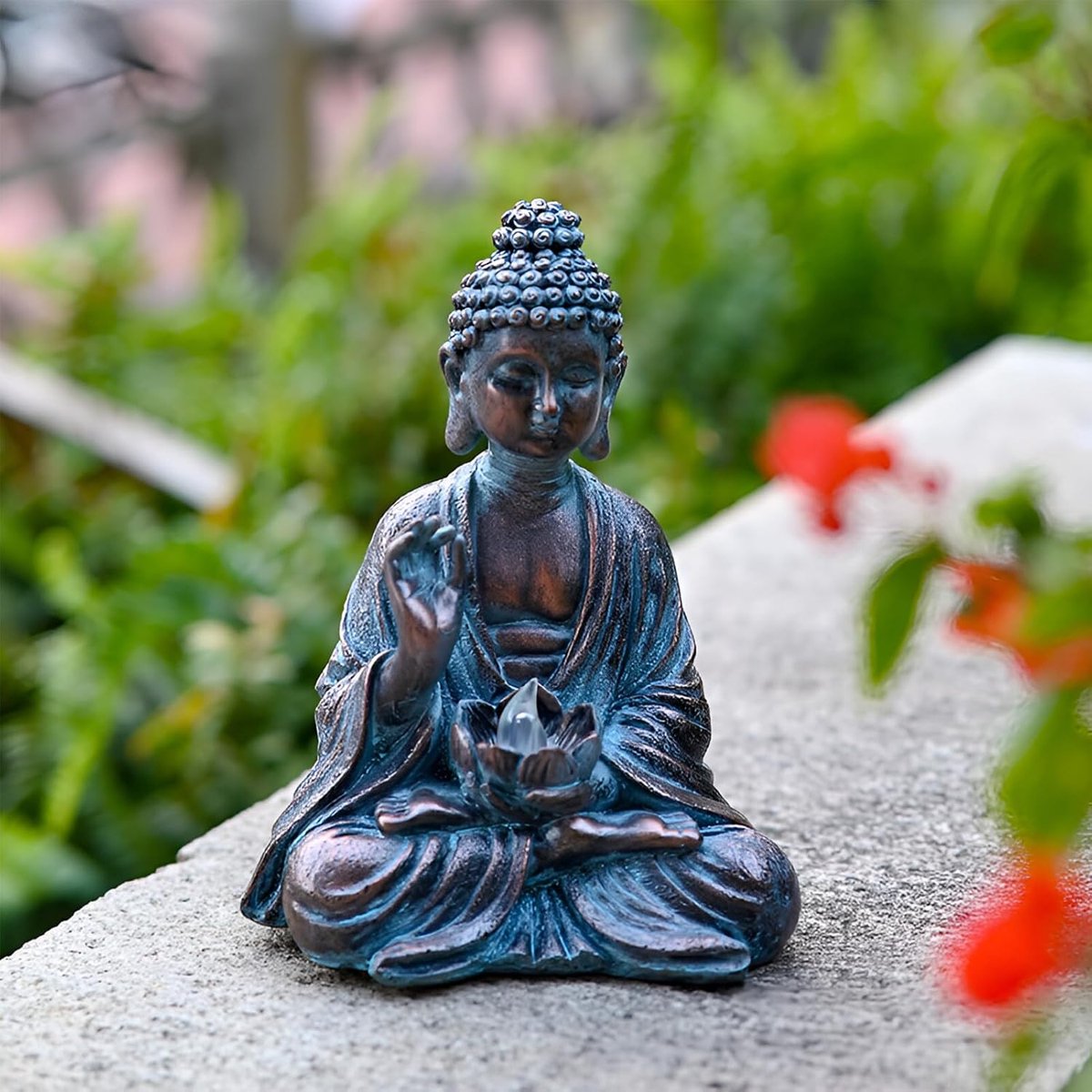 Goodeco Mediterende Boeddha Tuin Ornament Beeldje, Zen Tuin Boeddha Beeldhouwkunst w/Lotus-Indoor/Outdoor Decor voor het huis, Tuin Decoratie-met magische gloed in de donkere kiezels en glazen stenen