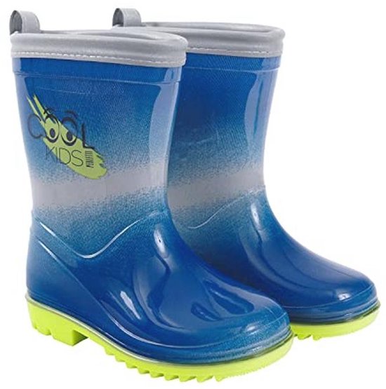 Rubberlaarzen Geïsoleerd Op Een Witte Achtergrond. Herfstschoenen Voor Lopen Pudzels Waterbestendige Laarzen Van Tuinschoenen Image240603002