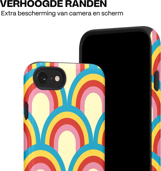 Telefoonhoesje met veelkleurige pastelregenboogpatroon, met nadruk op verhoogde randen voor extra bescherming.