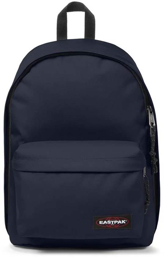 Donkerblauwe Eastpak rugzak met voorvak, ritssluiting en logo.