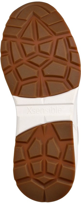 Bruine rubberen zool met geometrisch profiel en Xsensible-logo.