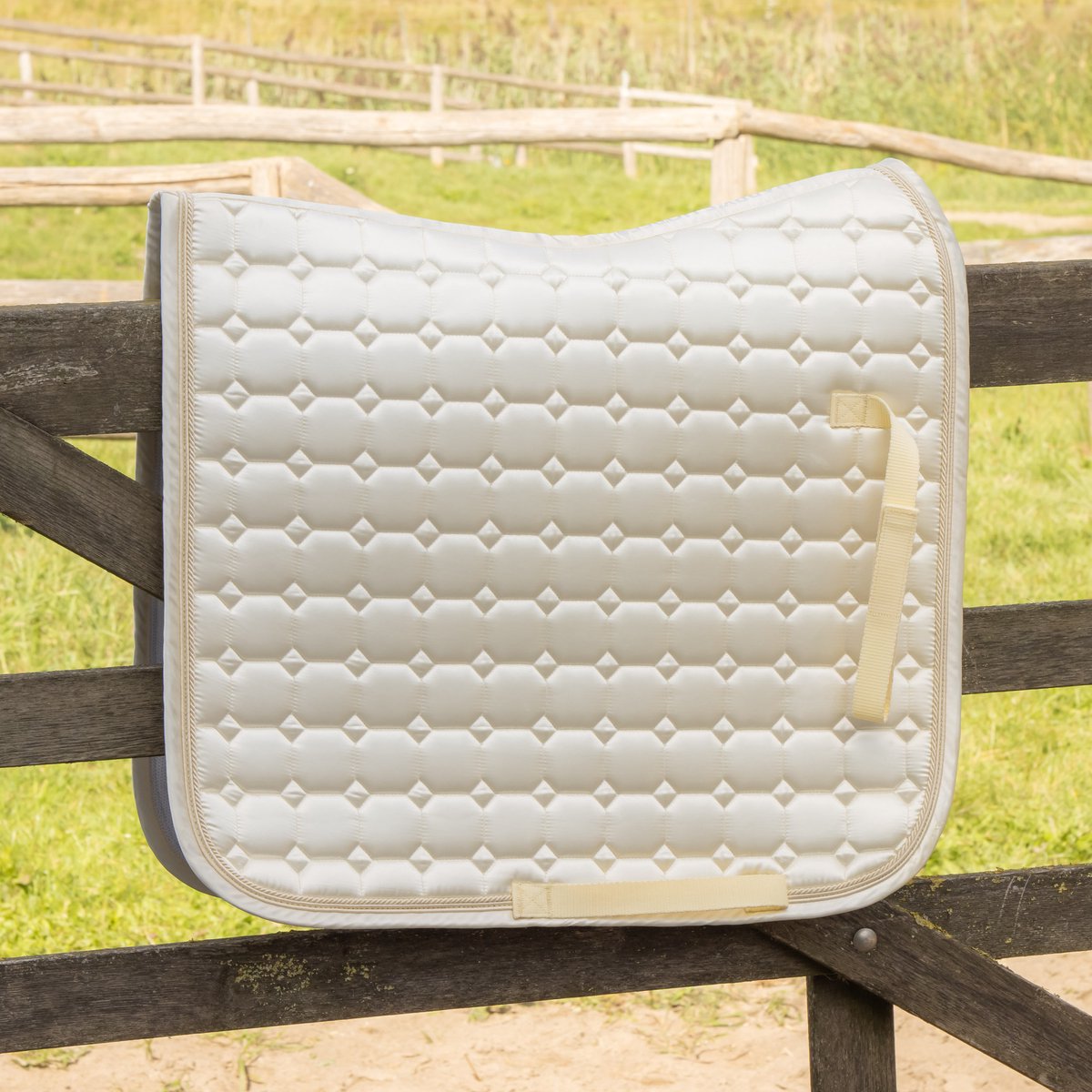 Zadeldek EQS Ivory