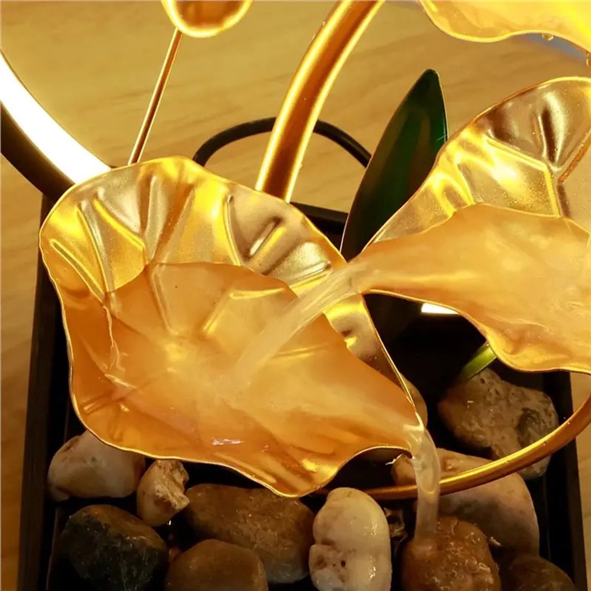 Moderne Lotus Waterval TafelFontein met LED LichtRing – 3-Lagen Waterornament van Metaal – Rustgevende Binnenfontein voor Woonkamer, Slaapkamer, Kantoor & Yoga – 22×13×28 cm thumbnail 2