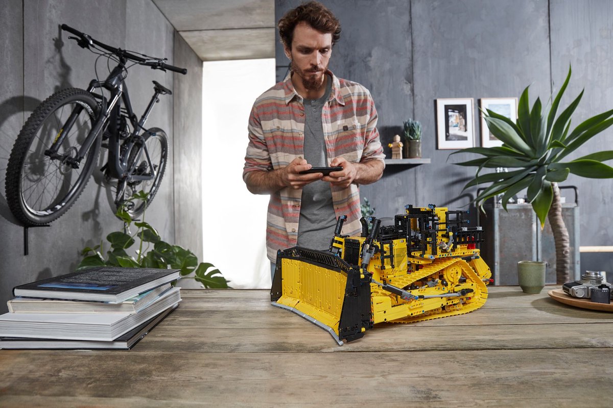 LEGO Technic Cat D11 Bulldozer met App-besturing - 42131 — afbeelding 3