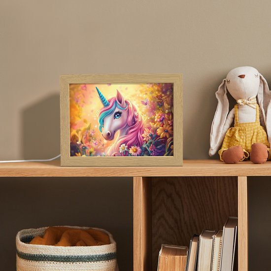 Nachtlampje 20x15 cm - Kinder lampje - Eenhoorn - Roze - Kleurrijk - Sprookjesbos - Tafellamp kinderkamer - Slaapkamer lamp - Bedlamp kinderen - Kinderlampje stopcontact - Wandlamp babykamer - Nachtlampjes van OnlyWow — afbeelding 3
