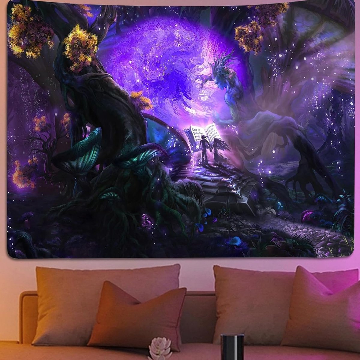 Unyqoos Dieprood wandtapijt met magisch ontwerp voor sfeervolle wanddecoratie lila