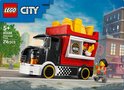 LEGO City snackbartruck verpakking. Rode truck met gouden frietjes, met stad op de achtergrond.