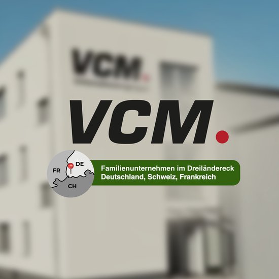 Logo VCM avec le texte "Familienunternehmen im Dreiländereck Deutschland, Schweiz, Frankreich" et une carte du tripoint.