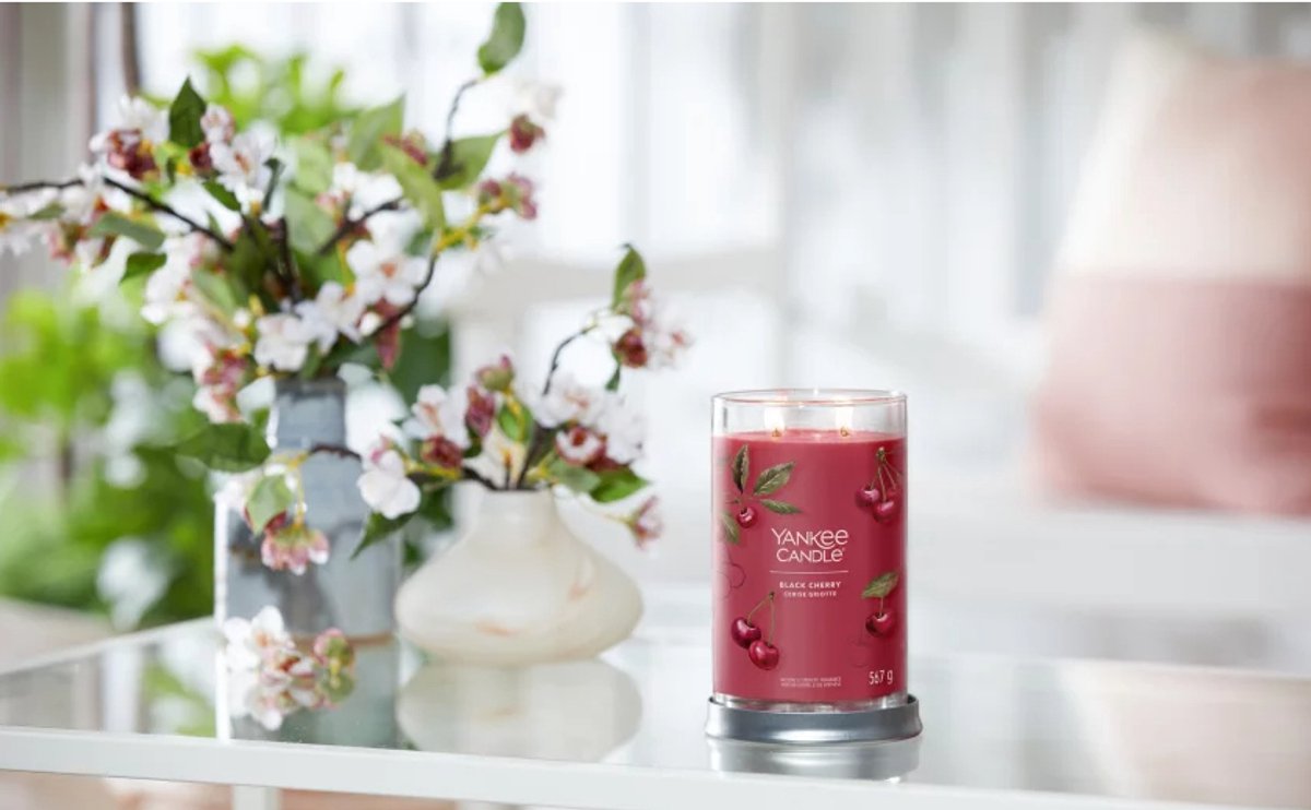 Yankee Candle Black Cherry Large Tumbler Geurkaars - 100 branduren - twee lonten Rood