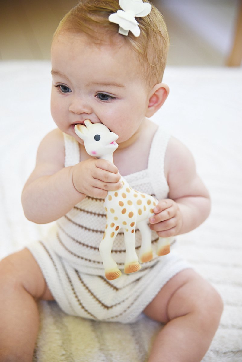 Sophie de giraf - Bijtspeeltje - Bijtspeelgoed - Baby speelgoed - Kraamcadeau - Babyshower cadeau - In wit geschenkdoosje met savannah kleuren - 100% natuurlijk rubber - Vanaf 0 maanden — afbeelding 3