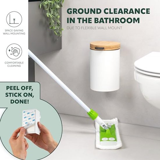 Witte prullenbak met bamboedeksel, flexibel aan de muur bevestigd, boven een toilet.