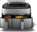 Zilverkleurige en zwarte Philips dubbele airfryer met digitale bediening en twee open lades met kip, aardappelen en sperziebonen.