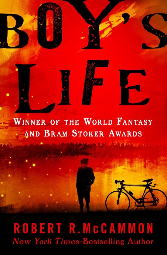 Boek 'Boy's Life' met rode achtergrond. Een figuur staat met een fiets ernaast. 'Winner of the World Fantasy and Bram Stoker Awards'.