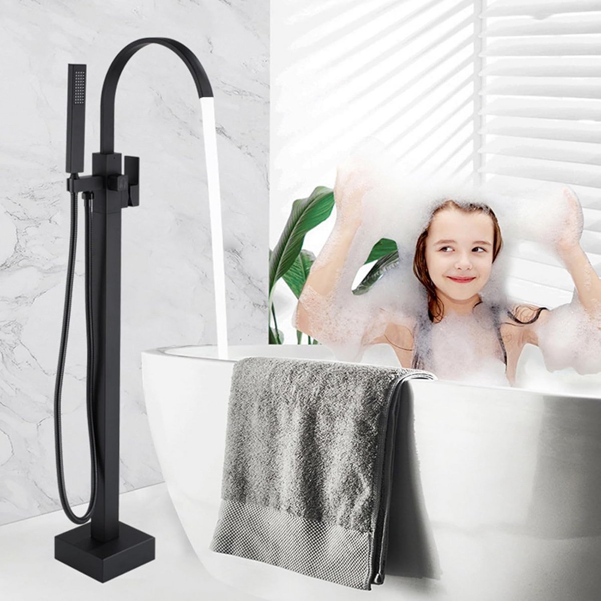 Vrijstaande Badkraan op Vloer met Watervaluitloop en Handdouche, Zwart