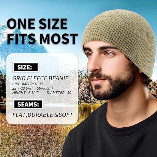 Man met beige geribbelde beanie. One size fits most. Plat, duurzaam & zacht.