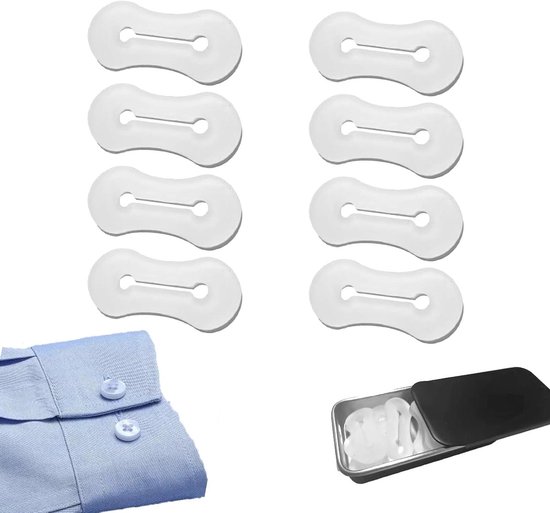 Tien witte, dumbbell-vormige manchetknopadapters, een blauw overhemdmouw met knopen en een metalen doosje met adapters.