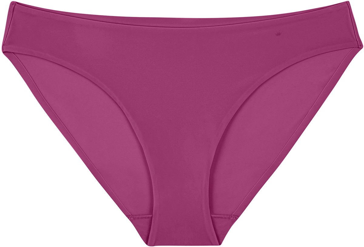 Triumph Tai-Slip Body Make-Up Essentials