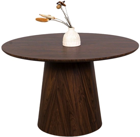 Table à manger ronde en noyer avec un pied conique, avec un vase de fleurs séchées.