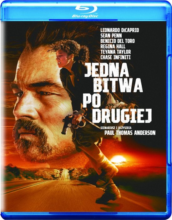 Blu-ray hoes van 'JEDNA BITWA PO DRUGIEJ' met close-up van Leonardo DiCaprio's gezicht en Teyana Taylor met pistool.