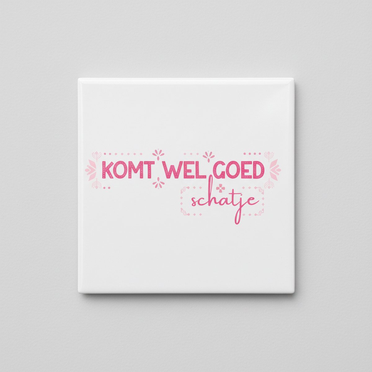 Nevolis Inspirerende Tekst Keramische Wandtegel “Komt Wel Goed Schatje” – Positieve Boodschap Woondecoratie – 15 x 15 cm Multi Color