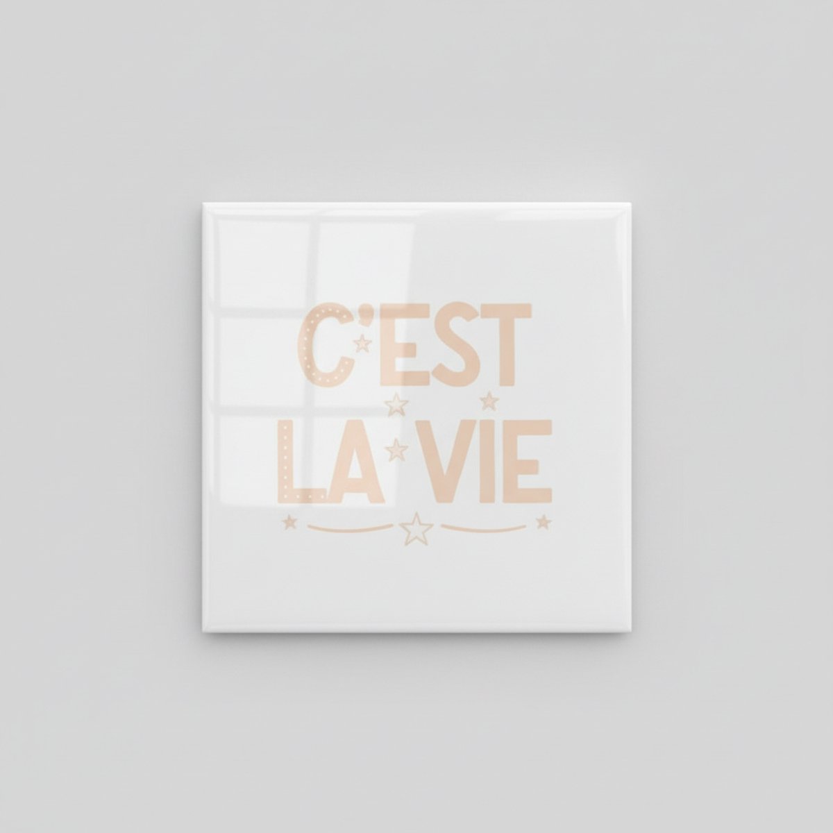 Nevolis C’est La Vie Quote Keramische Tegel – Elegante Franse Spreuk Wanddecoratie – 15 x 15 cm Multi Color