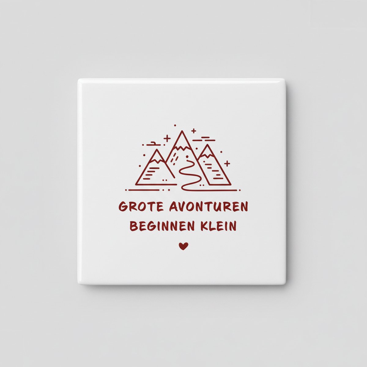 Nevolis Inspirerende 15×15 cm Keramische Tegel – “Grote Avonturen Beginnen Klein” Berg Lijntekening Avontuur Wanddecoratie Multi Color