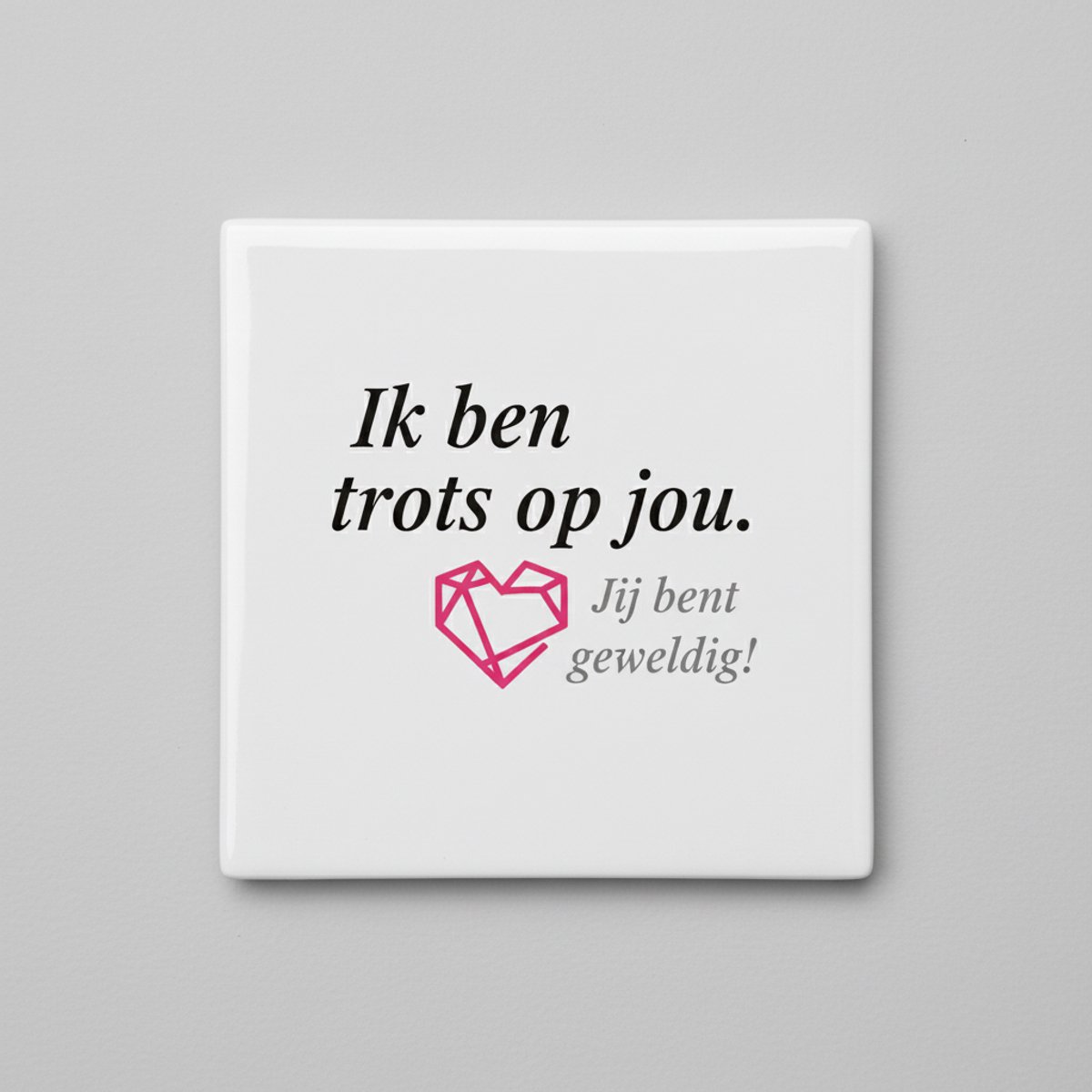 Nevolis Inspirerende Liefde Quote Keramische Tegel – “Ik Ben Trots Op Jou” – Motiverende Woondecoratie Cadeau – 15 × 15 cm Multi Color
