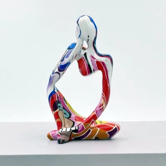 Sculpture de figure pensante aux couleurs abstraites type graffiti, posture assise.