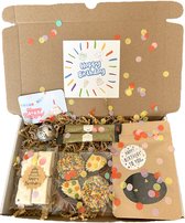 Verjaardag thee brievenbus cadeau - nougat - chocolade - honing - theezeefje