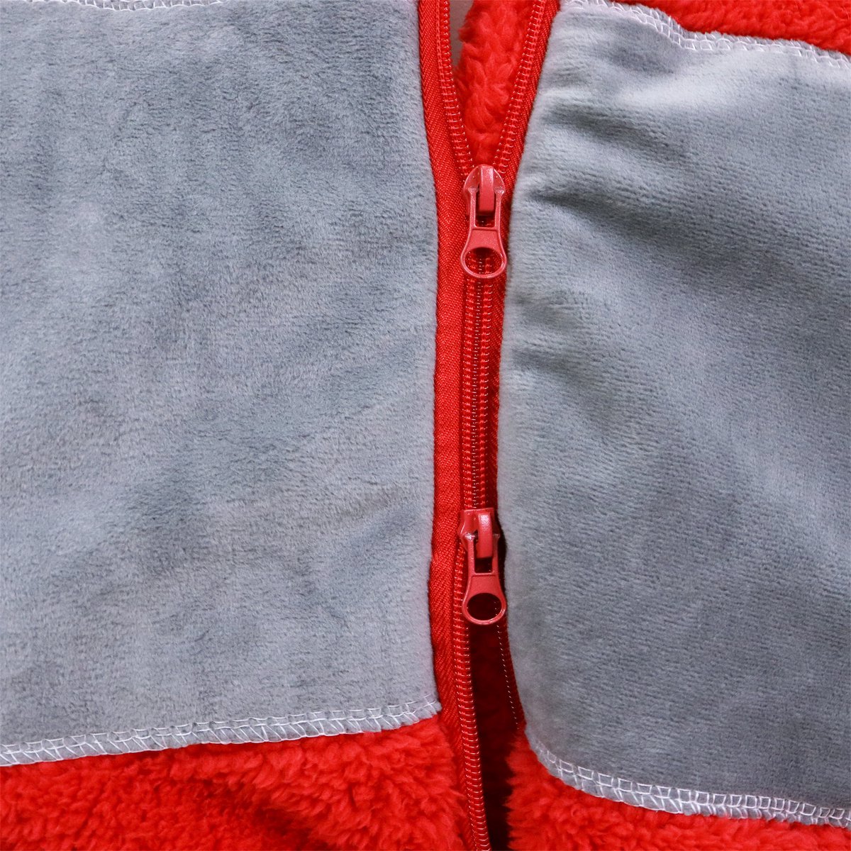 JOYAKIDS® Tele Onesie Kinderen | Carnavalskleding Meisje & Jongen | Verkleedkleren Jongens Meisjes | Rood Verkleedkostuum Kids | Onesie Pyjama | Tubbie Kostuum Kind | Carnaval kleding | Verkleedkleding | Verkleed als | Groepskostuum | Maat 100 — afbeelding 4