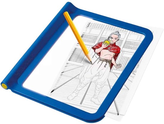 Tablette de dessin bleue avec un crayon jaune et une figure d'anime en haut rouge et pantalon blanc.