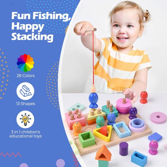 Jong kind speelt vrolijk met houten Montessori visspel en stapelblokken, met icoontjes voor 28 kleuren en 13 vormen.