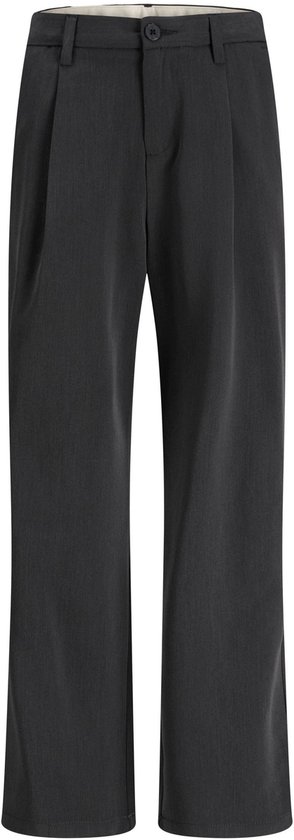 Donkergrijze broek met een kreukelige textuur, twee steekzakken aan de voorkant en een knoop- en ritssluiting.