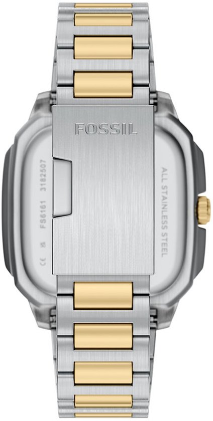 Fossil horloge met een zilverkleurige en gouden schakelband. "FOSSIL" en "ALL STAINLESS STEEL" op de achterkant.