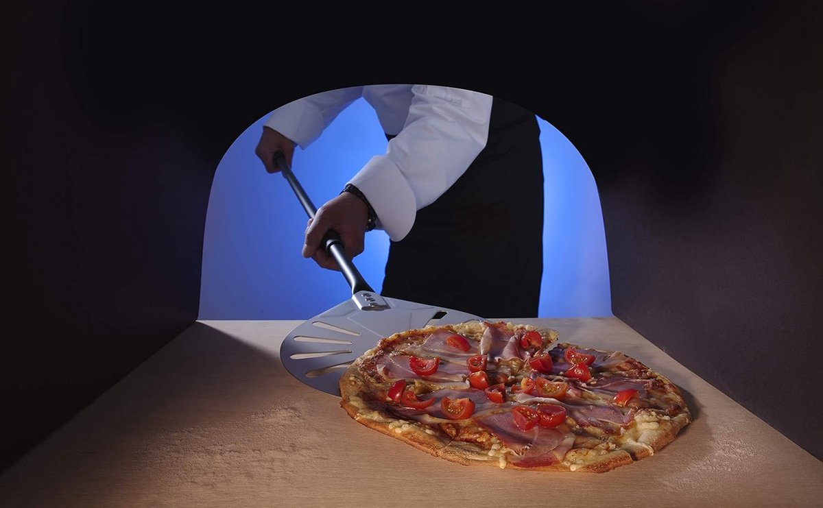 Ronde Pizpaschep met Geperforeerd Oppervlak en Kort Anti-Hitte Handvat