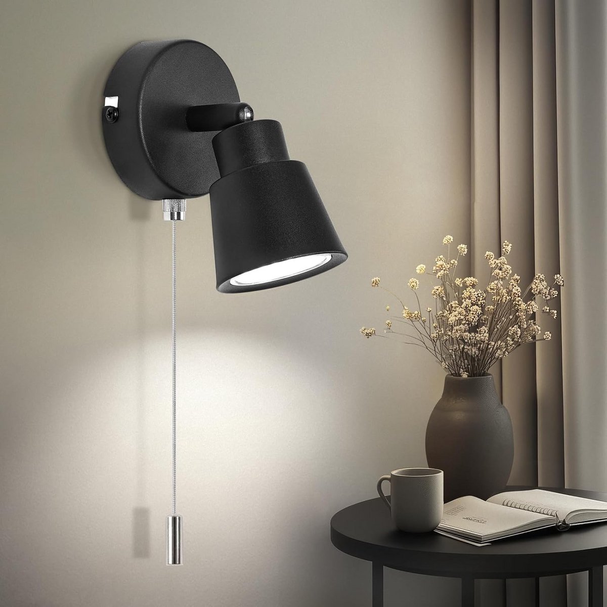 Zwarte wandlamp met trekschakelaar voor binnen
