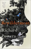 Boekomslag met de titel 'Bewilderment' van Richard Powers, met een profiel van een gezicht gevuld met bomen, vogels en een reiger.