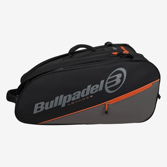 Zwarte padeltas met oranje en grijze accenten en Bullpadel logo.