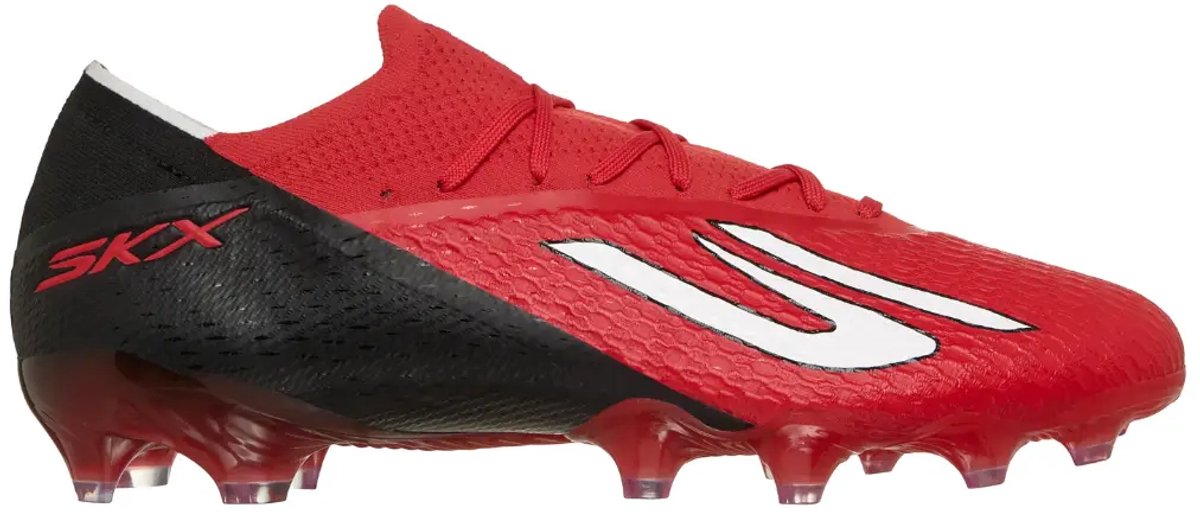 Skechers skx 01 voetbalschoenen in rood met zwarte details, maat 41, ontworpen voor optimale grip en snelheid.