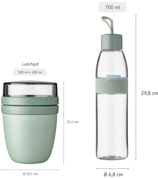 Afmetingen van sagegroene Mepal lunchpot (500+200ml) en transparante waterfles (700ml).