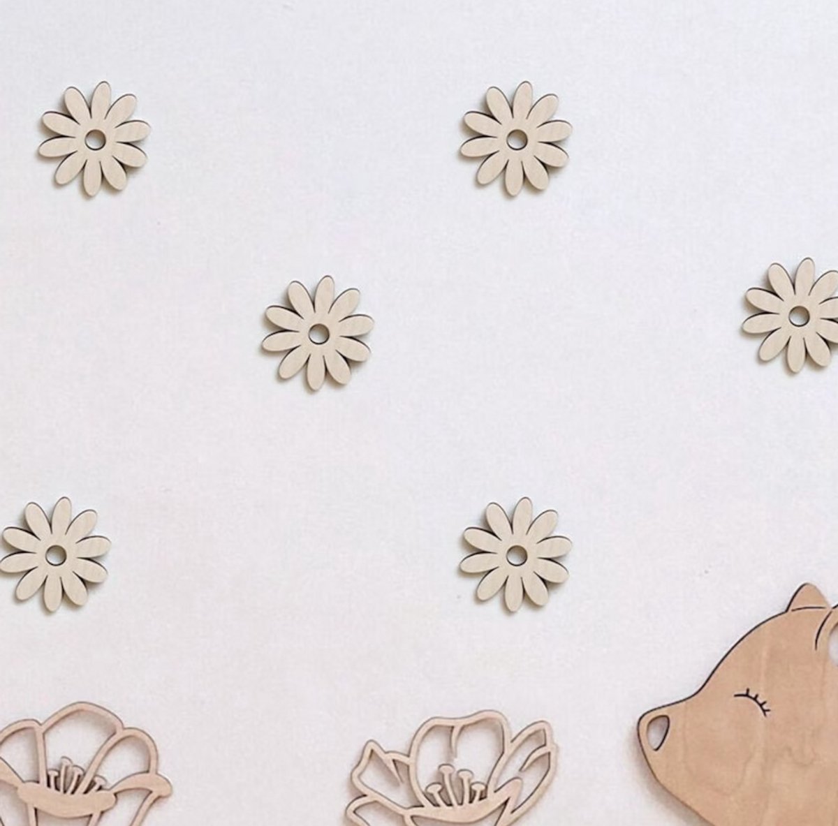 Madeliefjes wanddecoratie – set van 6, houten bloemen, wandkunst voor de babykamer, decoratie voor de kinderkamer, bloemdecoratie, madeliefjes/kinderkamer/ babykamer/ wanddecoratie