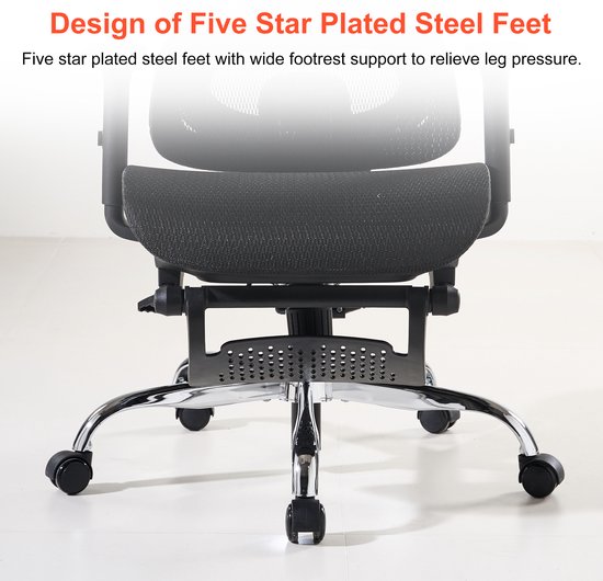 De zilverkleurige, vijfsterren basis van een zwarte bureaustoel met wieltjes en een metalen voetensteun. Tekst: 'Design of Five Star Plated Steel Feet'.