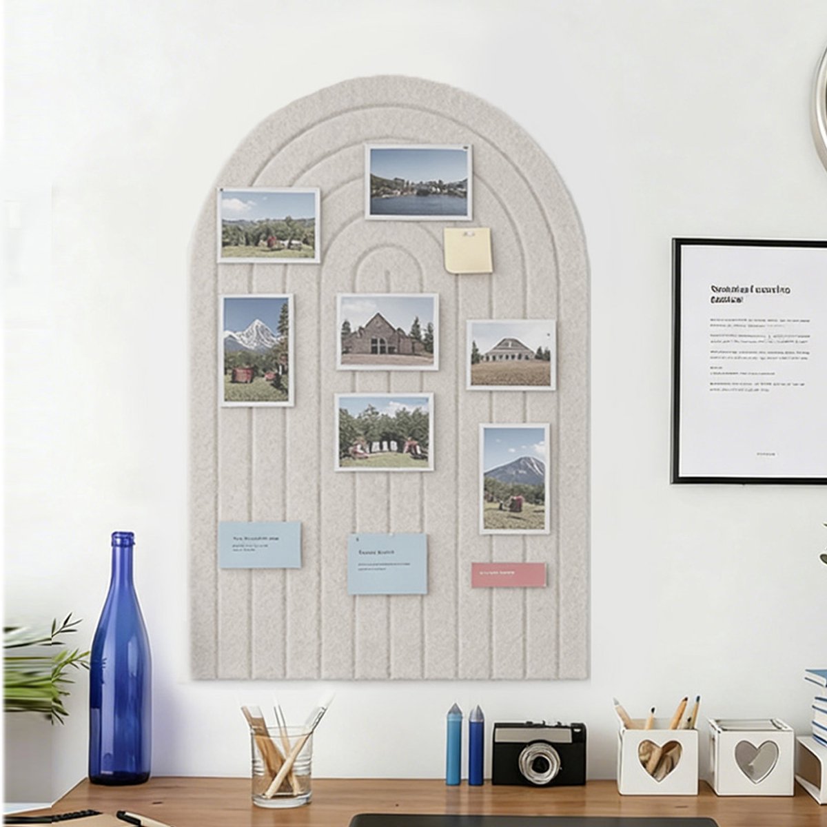 Vilt prikbord 40 x 60 cm met punaises - Zelfklevend boogvormig memo bord - Prikbord voor aan de muur - School, thuis en kantoor - Arch design - Licht camel