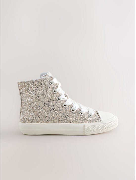 Gouden glitter hoge sneaker met witte veters, witte neus en witte zool.