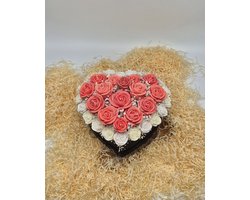 Heart of roses - TT Treasure - Kaarsenboeket - Boeket in hartvorm - Hart van rozen - Rouwboeket - Troostboeket - Kaarsen ritueel - Rozenhart - Candle bouquet - Rouw kaarsen - Uitvaartkaarsen