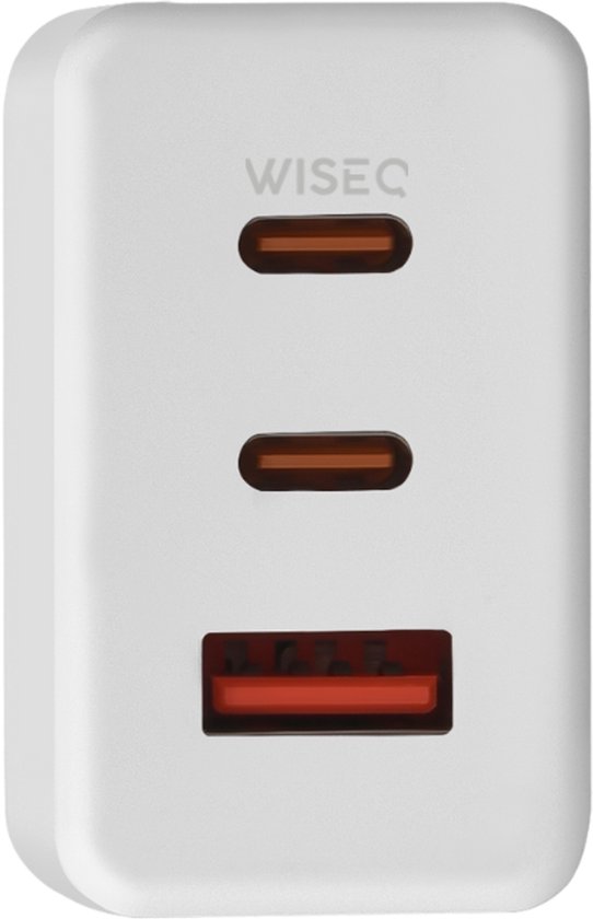 Witte WiseQ oplader met twee USB-C poorten, waarvan de onderste met rode inzet.