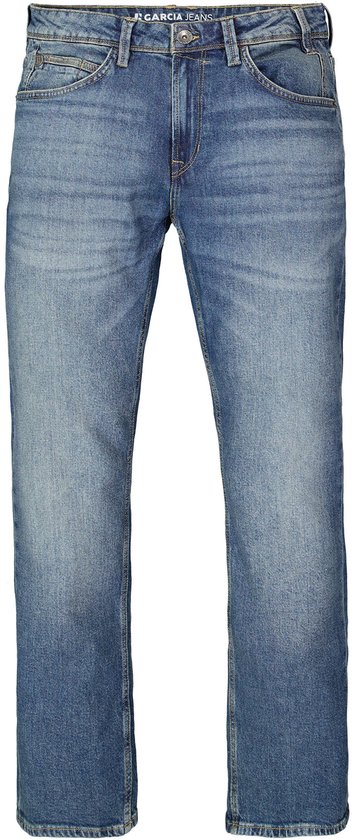 Blauwe jeans met een subtiele wassing en het GARCIA JEANS logo boven de knoopsluiting.
