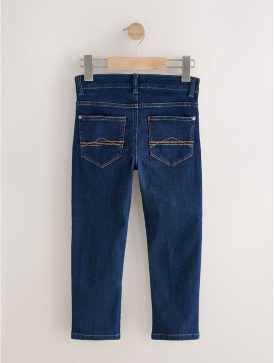 Donkerblauwe regular fit jeans voor jongens, gezien vanaf de achterkant.