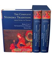 Drie blauwe boeken met de titel 'The Complete Nyingma Tradition'. Deel 1 heeft een illustratie van een Tibetaanse boeddhistische kunstenaar.